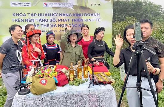 chuyen doi so trong xuc tien thuong mai thuc day san xuat xuat khau ben vung