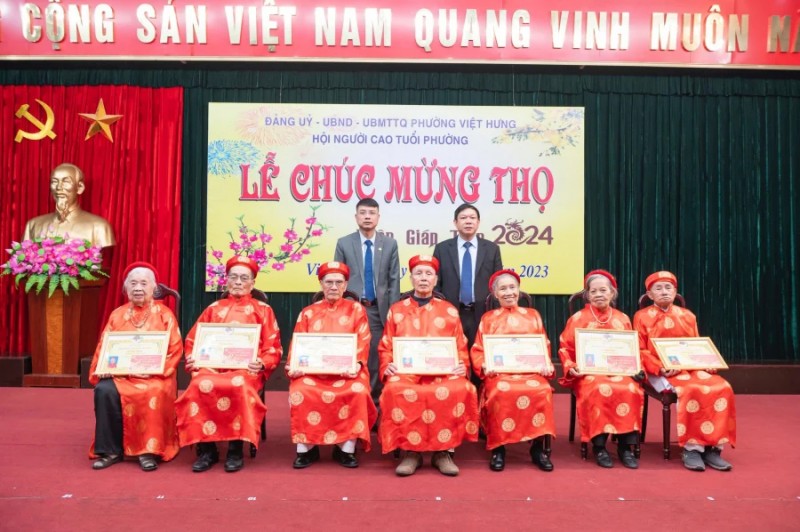 Mức tiền chúc thọ, mừng thọ người cao tuổi được quy định tại thông tư 96/2018/TT-BTC. Ảnh phunutoday