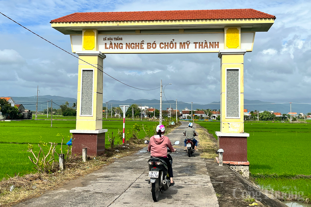 Phú Yên: Cả làng bó chổi mỏi tay để kịp giao hàng Tết