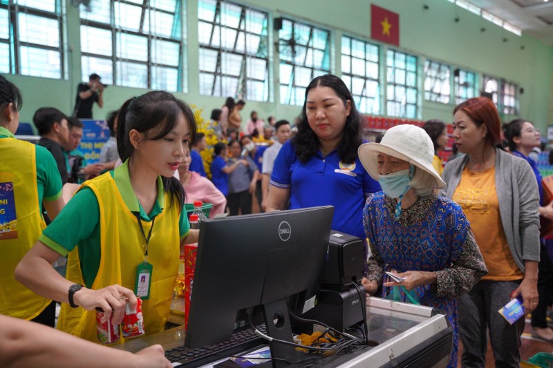 TP. Hồ Chí Minh: Đa dạng hoạt động chăm lo Tết cho công nhân, người lao động