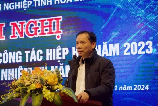 Hội doanh nghiệp tỉnh Hòa Bình tặng hơn 3 tỷ đồng cho người nghèo dịp Tết Nguyên đán