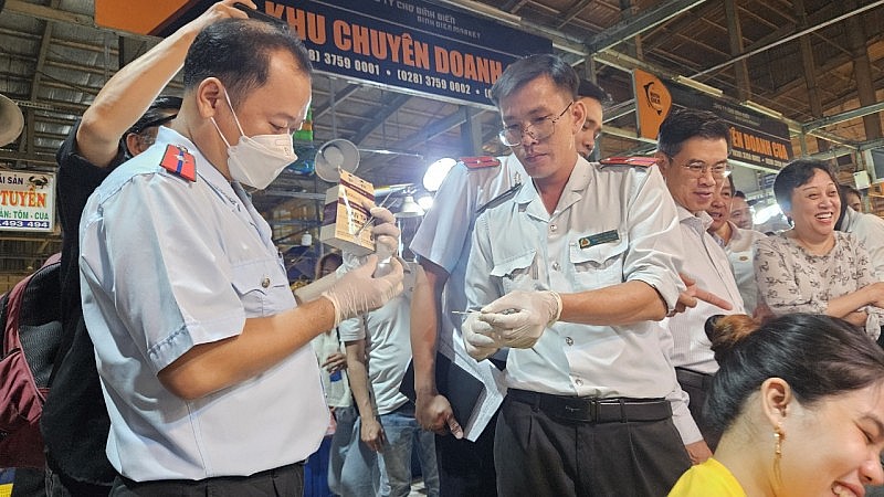 TP. Hồ Chí Minh: Hàng hóa tại các chợ đầu mối đầy ắp, sẵn sàng cho cao điểm Tết