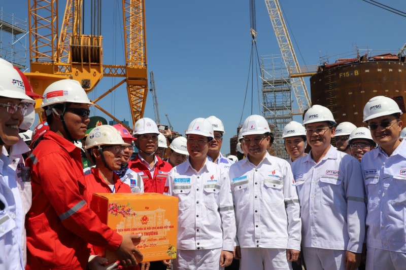 Chủ tịch nước Võ Văn Thưởng thăm, chúc Tết người lao động ngành dầu khí Chủ tịch nước Võ Văn Thưởng thăm, chúc Tết người lao động ngành dầu khí