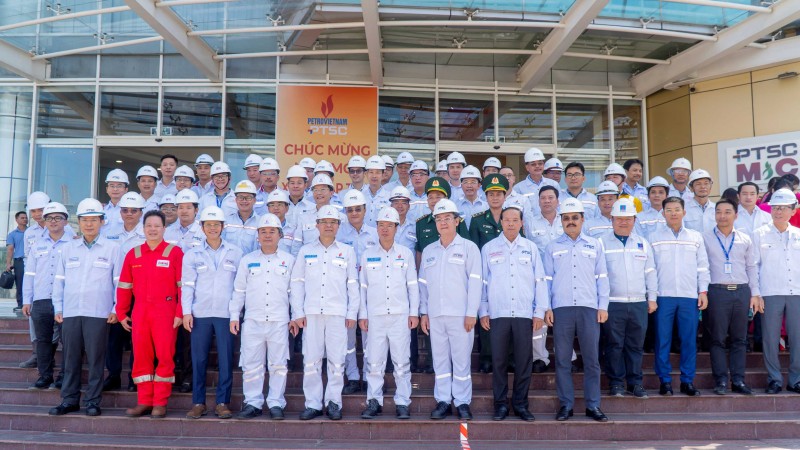 Chủ tịch nước Võ Văn Thưởng chụp hình lưu niệm cùng các đại biểu. Chủ tịch nước Võ Văn Thưởng chụp hình lưu niệm cùng các đại biểu.