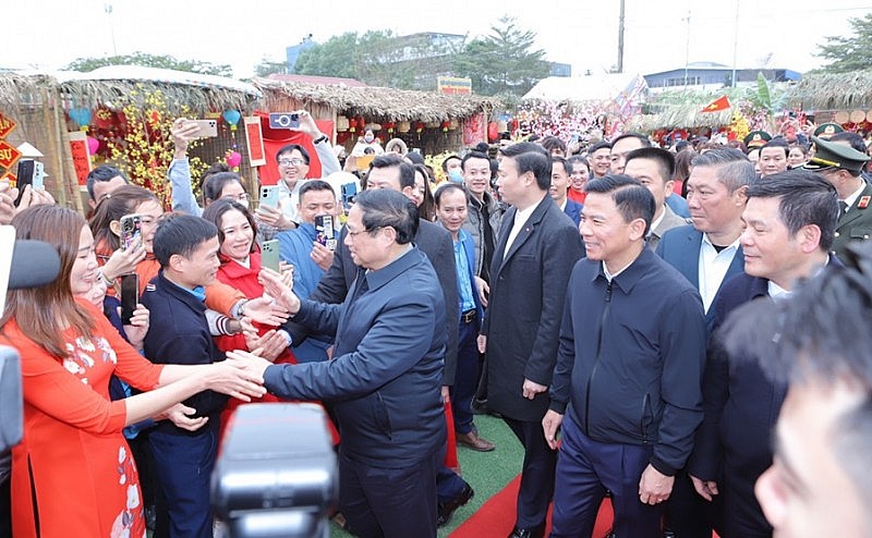 Thủ tướng Chính phủ Phạm Minh Chính tặng quà gia đình chính sách, hộ nghèo, công nhân lao động tại Thanh Hóa