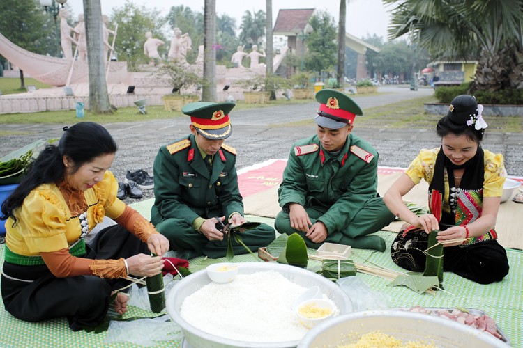 Ấm áp cùng chương trình “Bánh chưng xanh - Tết vì người nghèo” năm 2024