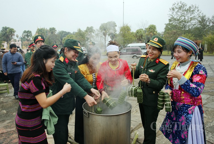 Ấm áp cùng chương trình “Bánh chưng xanh - Tết vì người nghèo” năm 2024