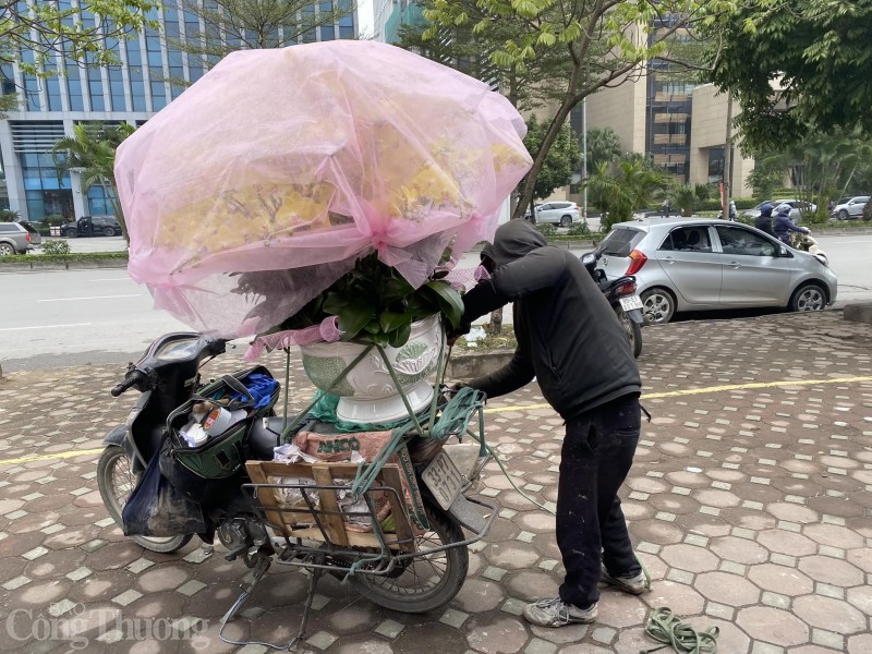 Hà Nội: Xe ôm “chở Tết về nhà” đút túi tiền triệu mỗi ngày