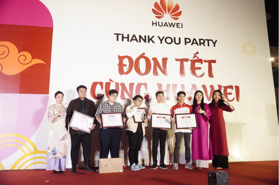 Các sinh viên xuất sắc nhất của cuộc thi ICT Competition 2023 – 2024.