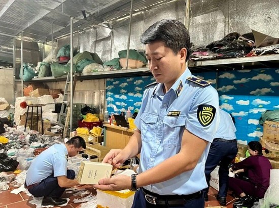 Đề xuất bổ sung quy định xử phạt hành vi buôn bán hàng giả, bảo vệ quyền lợi người tiêu dùng