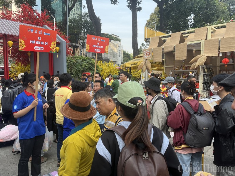 TP. Hồ Chí Minh: “Chuyến xe mùa Xuân” đưa hơn 2.000 sinh viên, người lao động về quê đón Tết