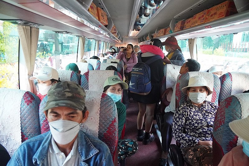 TP. Hồ Chí Minh: “Chuyến xe mùa Xuân” đưa hơn 2.000 sinh viên, người lao động về quê đón Tết TP. Hồ Chí Minh: “Chuyến xe mùa Xuân” đưa hơn 2.000 sinh viên, người lao động về quê đón Tết