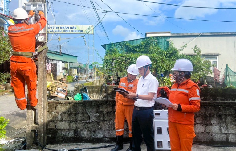 Điện lực Hà Tĩnh đảm bảo cung ứng điện dịp Tết Nguyên đán 2024