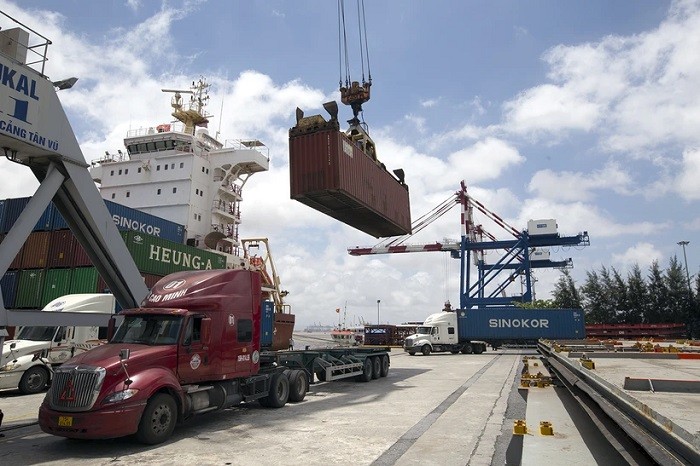 Xuất nhập khẩu hàng hóa vẫn đối diện những