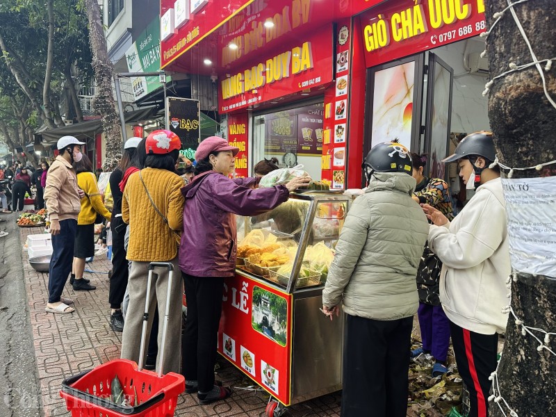 Chợ dân sinh nhộn nhịp ngày lễ ông Công ông Táo