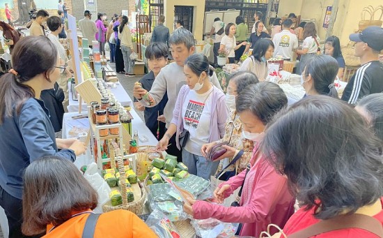 gan 1000 nong dac san quy tu tai phien cho tet xanh qua viet nam 2024
