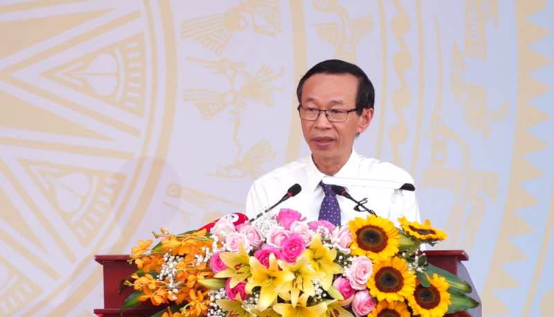 GS.TS Nguyễn Văn Minh, Hiệu trưởng Đại học Sư phạm Hà Nội phát biểu trong lễ khai giảng năm học 2023 - 2024. Ảnh: chụp màn hình