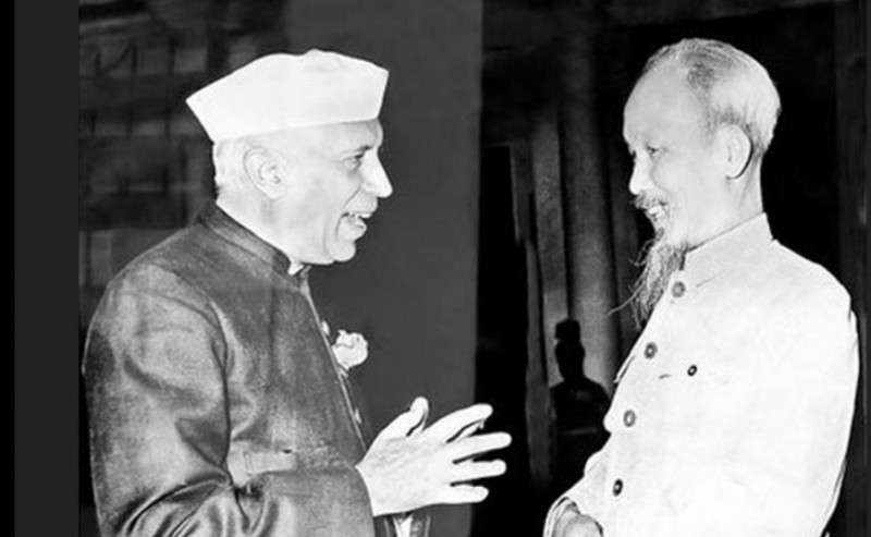 Chủ tịch Hồ Chí Minh và Thủ tướng Ấn Độ Jawaharlal Nehru, hai nhà lãnh đạo đặt nền móng cho quan hệ Việt Nam - Ấn Độ. Ảnh: TTXVN