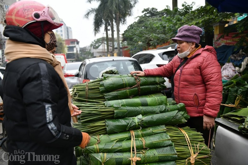 Chợ lá dong lâu đời nhất Hà Nội nhộn nhịp ngày cận Tết