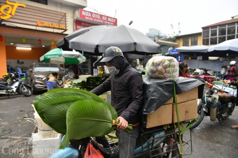 Chợ lá dong lâu đời nhất Hà Nội nhộn nhịp ngày cận Tết