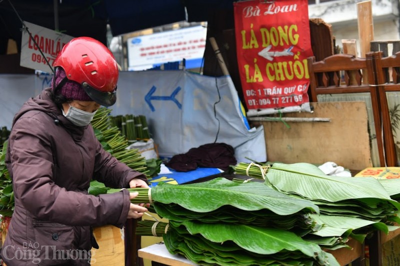 Chợ lá dong lâu đời nhất Hà Nội nhộn nhịp ngày cận Tết