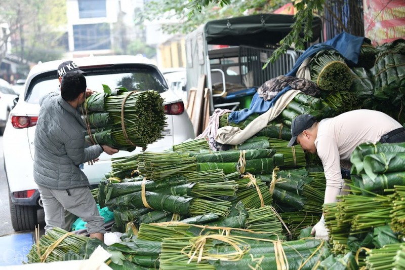 Chợ lá dong lâu đời nhất Hà Nội nhộn nhịp ngày cận Tết