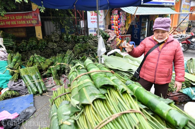 Chợ lá dong lâu đời nhất Hà Nội nhộn nhịp ngày cận Tết