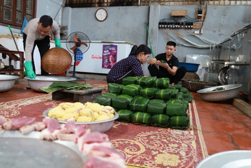 Số lượng bánh thường ngày từ 100- 300 cái, vào dịp sát Tết tăng lên từ 1000- 3000 cái/ngày.