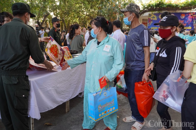 Khánh Hoà: Ấm áp gian hàng 0 đồng cho bệnh nhân khó khăn