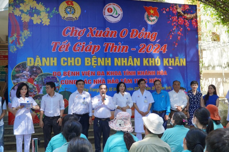 Khánh Hoà: Ấm áp gian hàng 0 đồng cho bệnh nhân khó khăn