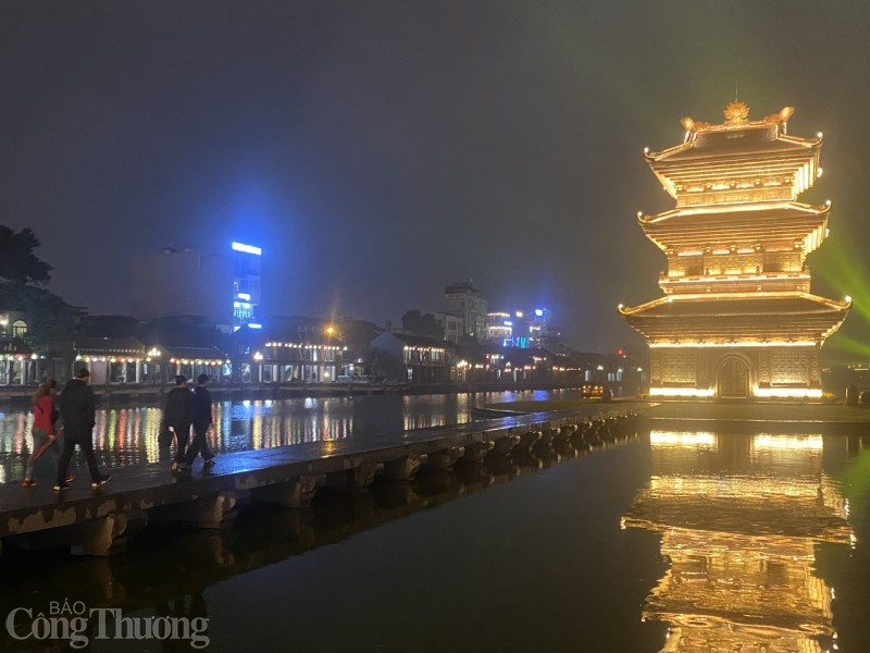 Phố cổ Hoa Lư lung linh chào Xuân