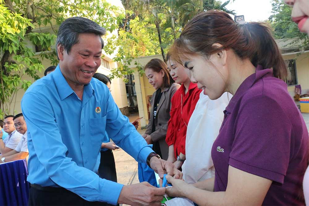 Xuân ấm áp với công nhân lao động