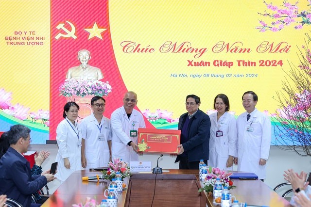 Thủ tướng Phạm Minh Chính thăm, chúc Tết, động viên cán bộ, bác sĩ và bệnh nhân các bệnh viện tại Hà Nội