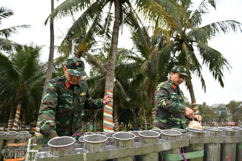 Hà Nội: Cận cảnh trận địa pháo hoa sẵn sàng khai hỏa đêm giao thừa