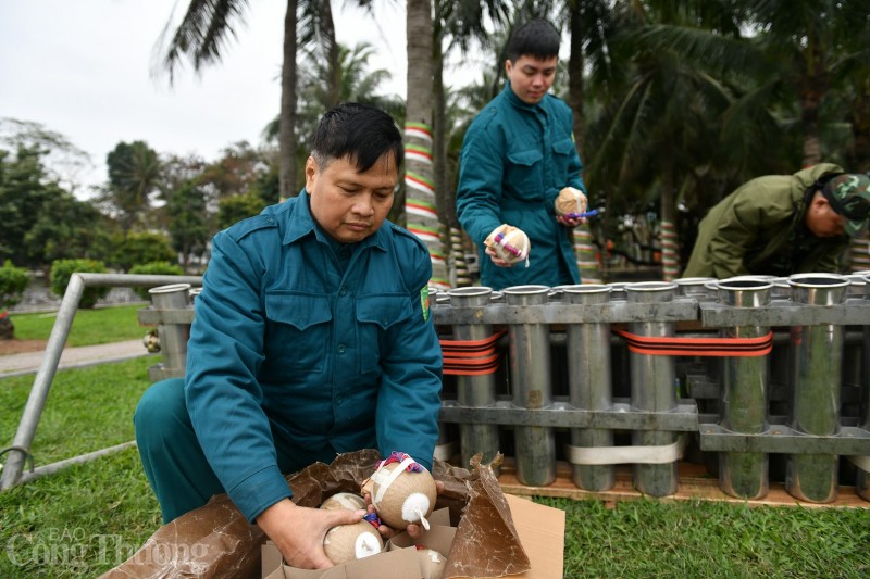 Hà Nội: Cận cảnh trận địa pháo hoa sẵn sàng khai hỏa đêm giao thừa