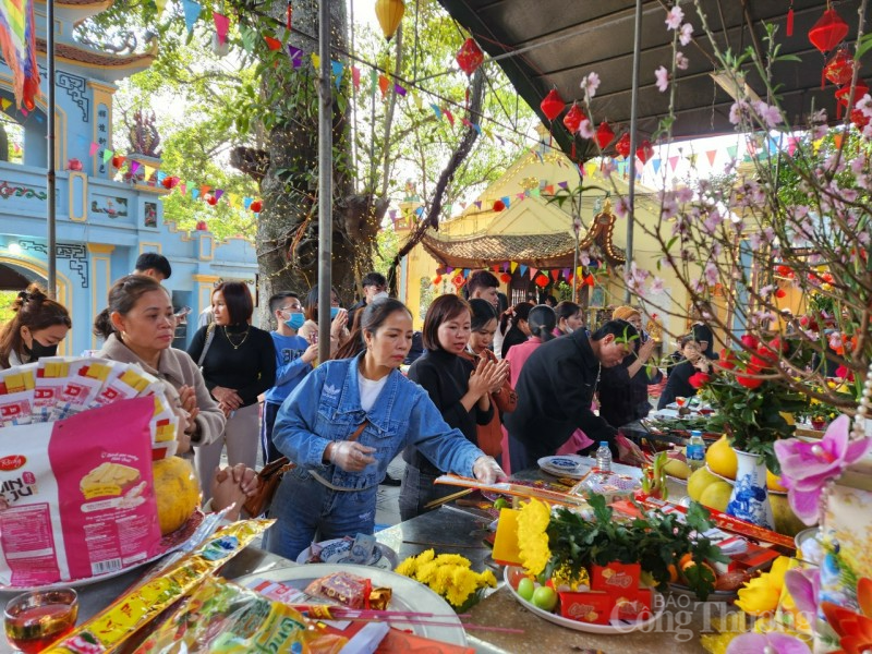 Đầu xuân đến thăm ngôi Đền linh thiêng tại Lạng Sơn