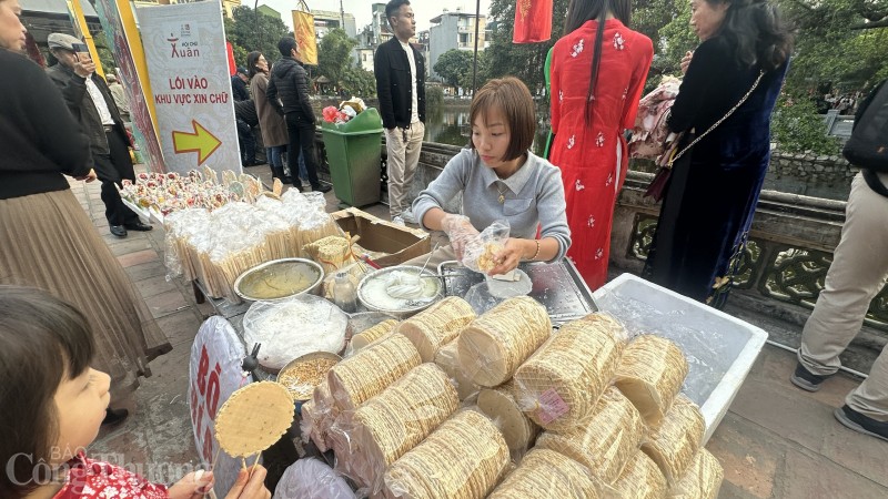 Nhiều hội Xuân đặc sắc diễn ra ngày mùng 2 Tết tại Thủ Đô