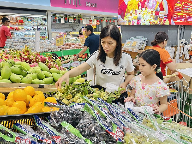 TP. Hồ Chí Minh: Siêu thị vừa mở cửa đã khuyến mãi “đậm”