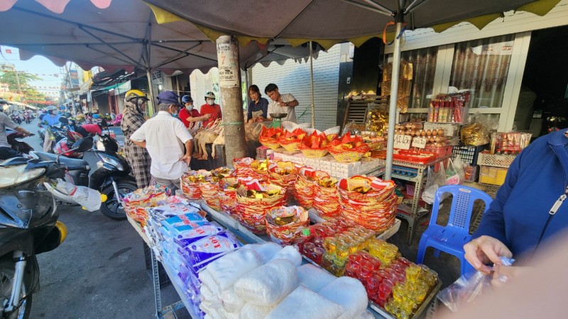 TP. Hồ Chí Minh: Chợ, siêu thị vắng khách trong ngày mùng 3 Tết