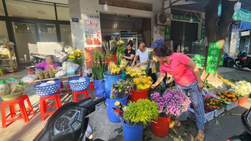 TP. Hồ Chí Minh: Chợ, siêu thị vắng khách trong ngày mùng 3 Tết