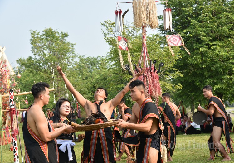 Cúng máng nước, sự tôn trọng thiên nhiên của người Ca Dong