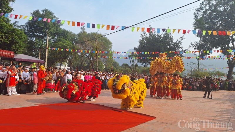 Hòa Bình: Chính thức khai hội chùa Tiên năm 2024