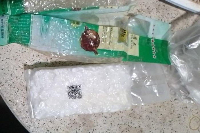Dạo chơi tại biển Vũng Tàu, du khách phát hiện bịch nilon nghi ma túy