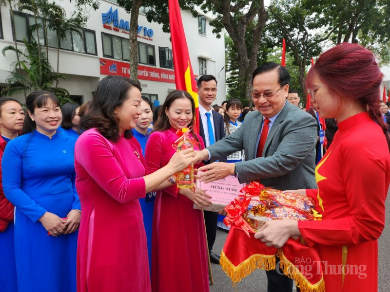 May 10 ra quân sản xuất đầu Xuân với quyết tâm “Chọn việc khó” để làm