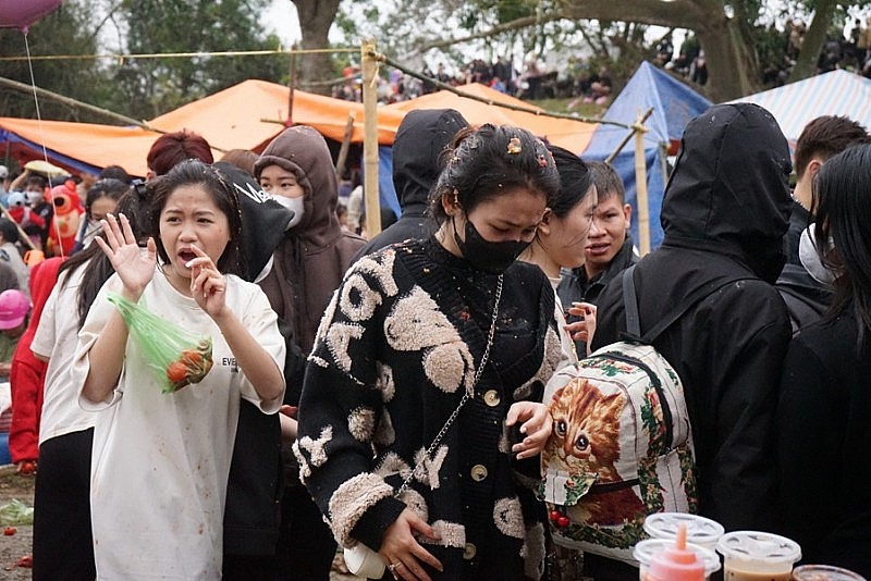 Thanh Hóa: Độc đáo phiên chợ ném cà chua vào người lấy may đầu năm