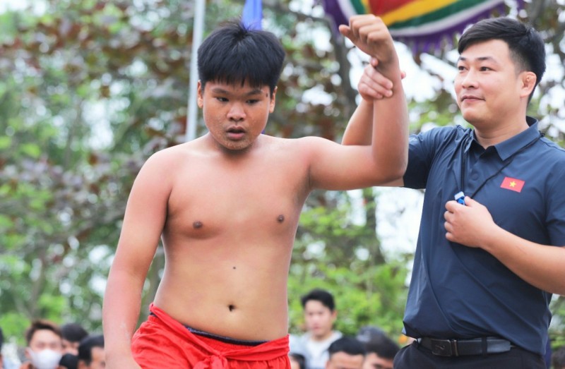 Thừa Thiên Huế: Sôi động xem hội vật làng Thủ Lễ đầu xuân Thừa Thiên Huế: Sôi động hội vật làng Thủ Lễ đầu xuân