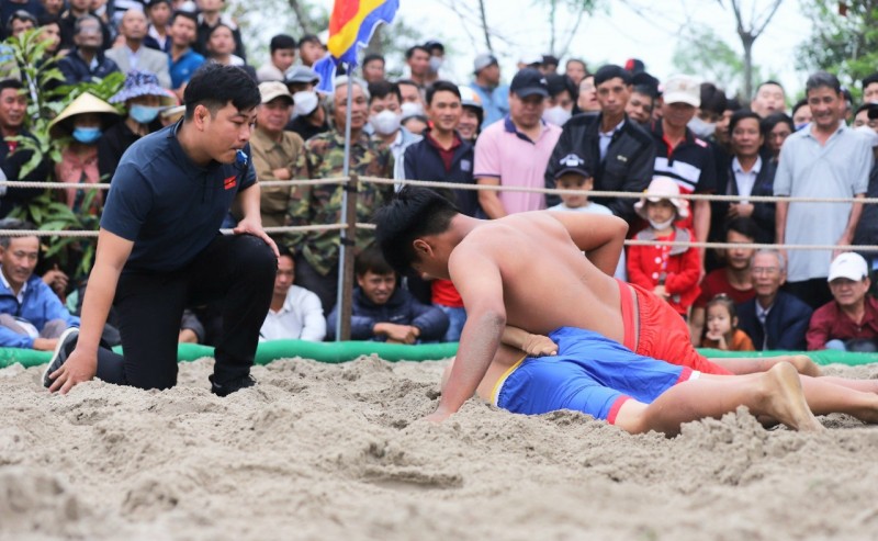 Thừa Thiên Huế: Sôi động hội vật làng Thủ Lễ đầu xuân