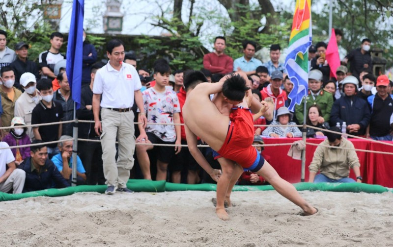 Thừa Thiên Huế: Sôi động xem hội vật làng Thủ Lễ đầu xuân Thừa Thiên Huế: Sôi động hội vật làng Thủ Lễ đầu xuân