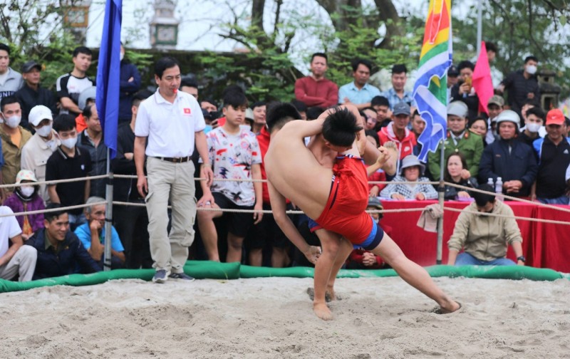 Thừa Thiên Huế: Sôi động hội vật làng Thủ Lễ đầu xuân