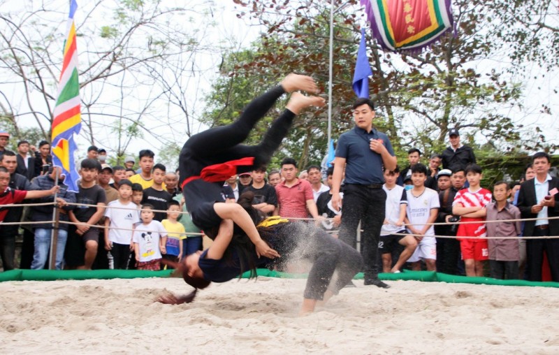 Thừa Thiên Huế: Sôi động xem hội vật làng Thủ Lễ đầu xuân Thừa Thiên Huế: Sôi động hội vật làng Thủ Lễ đầu xuân